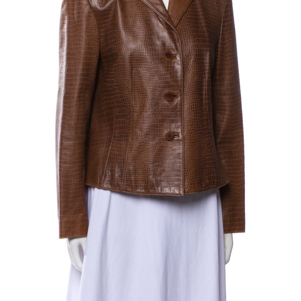 Brown Lafayette 148 Leather Blazer with Notched Lapel and Fitted Silhouette